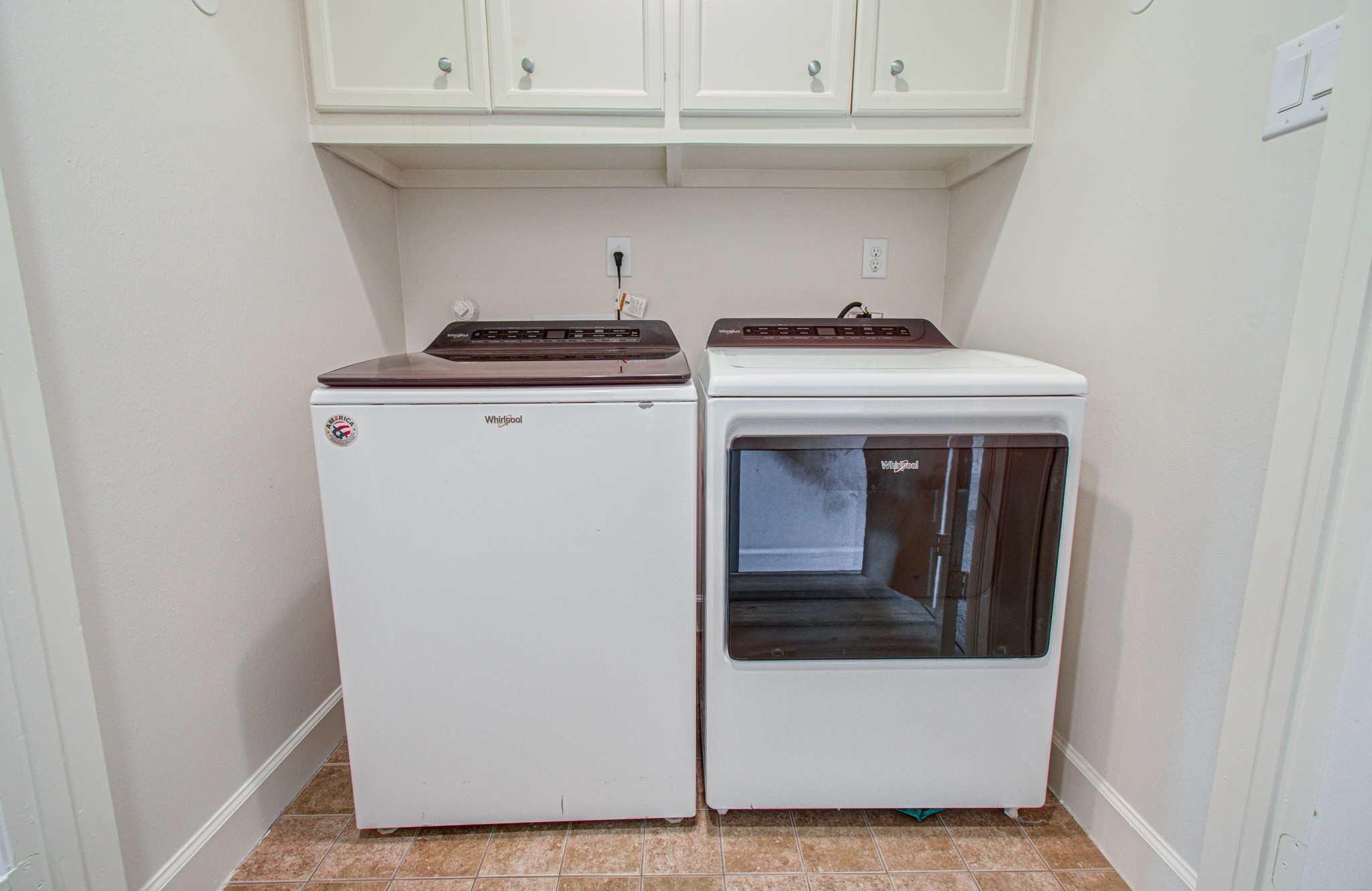 624 East 39th Street Houston, TX 77022 - Photo 27 of 37 a utility room with dryer and washer