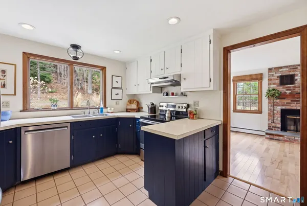 $429,900 | 15 Mohawk Drive, Canton, CT 06019