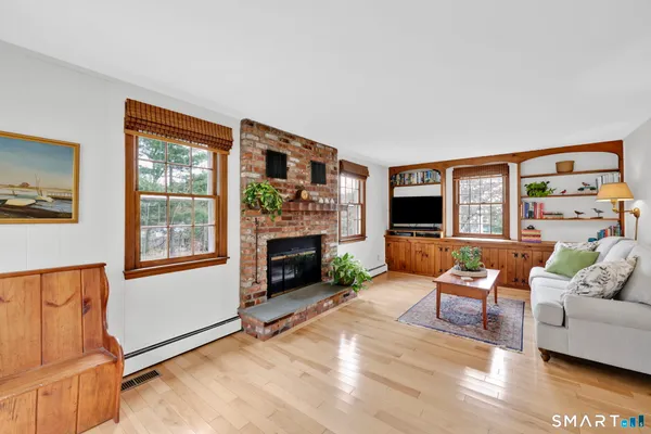 $429,900 | 15 Mohawk Drive, Canton, CT 06019