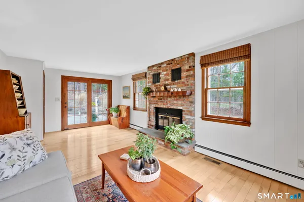 $429,900 | 15 Mohawk Drive, Canton, CT 06019