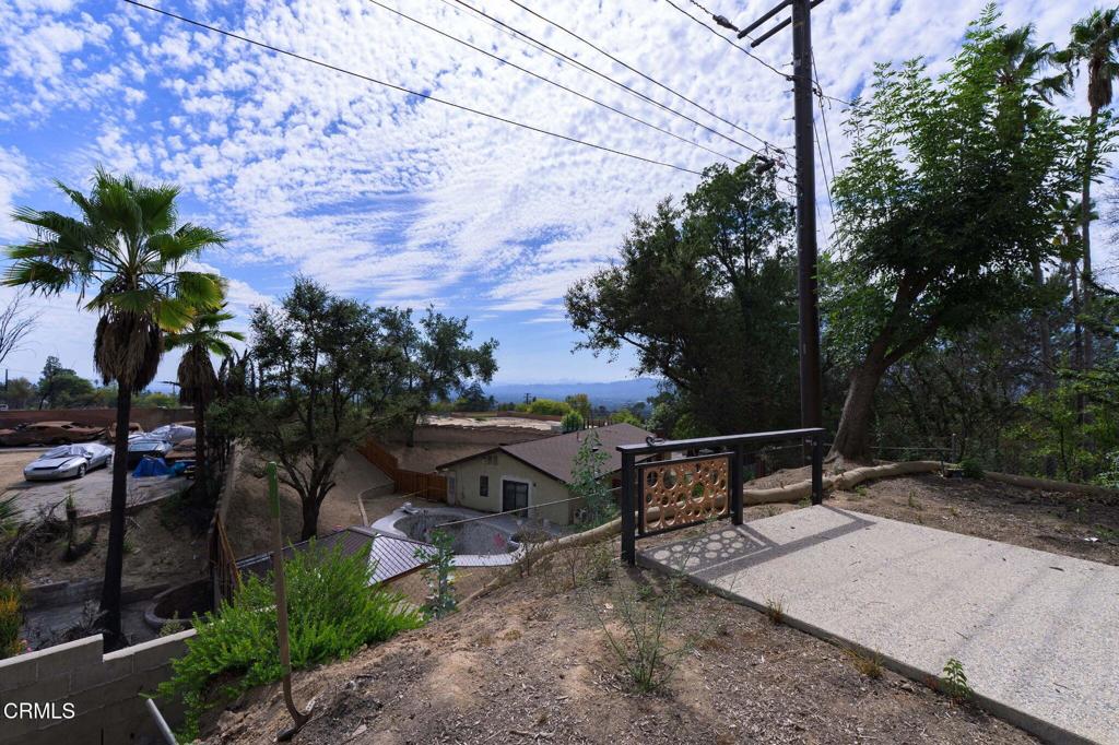 446 Devonwood Road Altadena, CA 91001 - Photo 7 of 13 a view of a terrace with sitting area