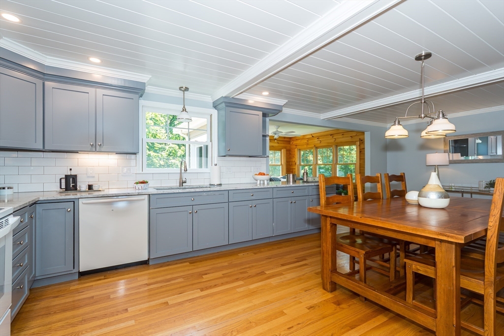 4 Colburn Street Natick, MA 01760 - Photo 7 of 37