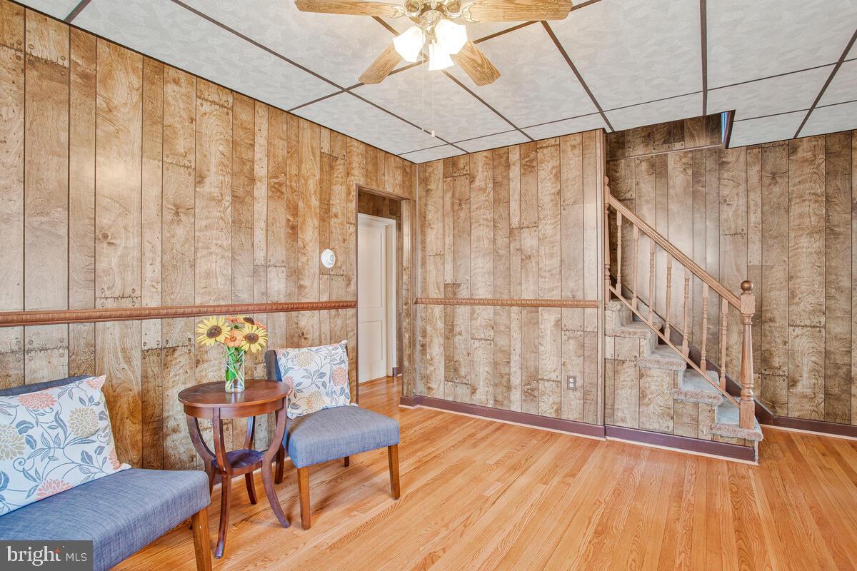 17 Mansion Road Linthicum Heights, MD 21090 - Photo 11 of 42 Living Room