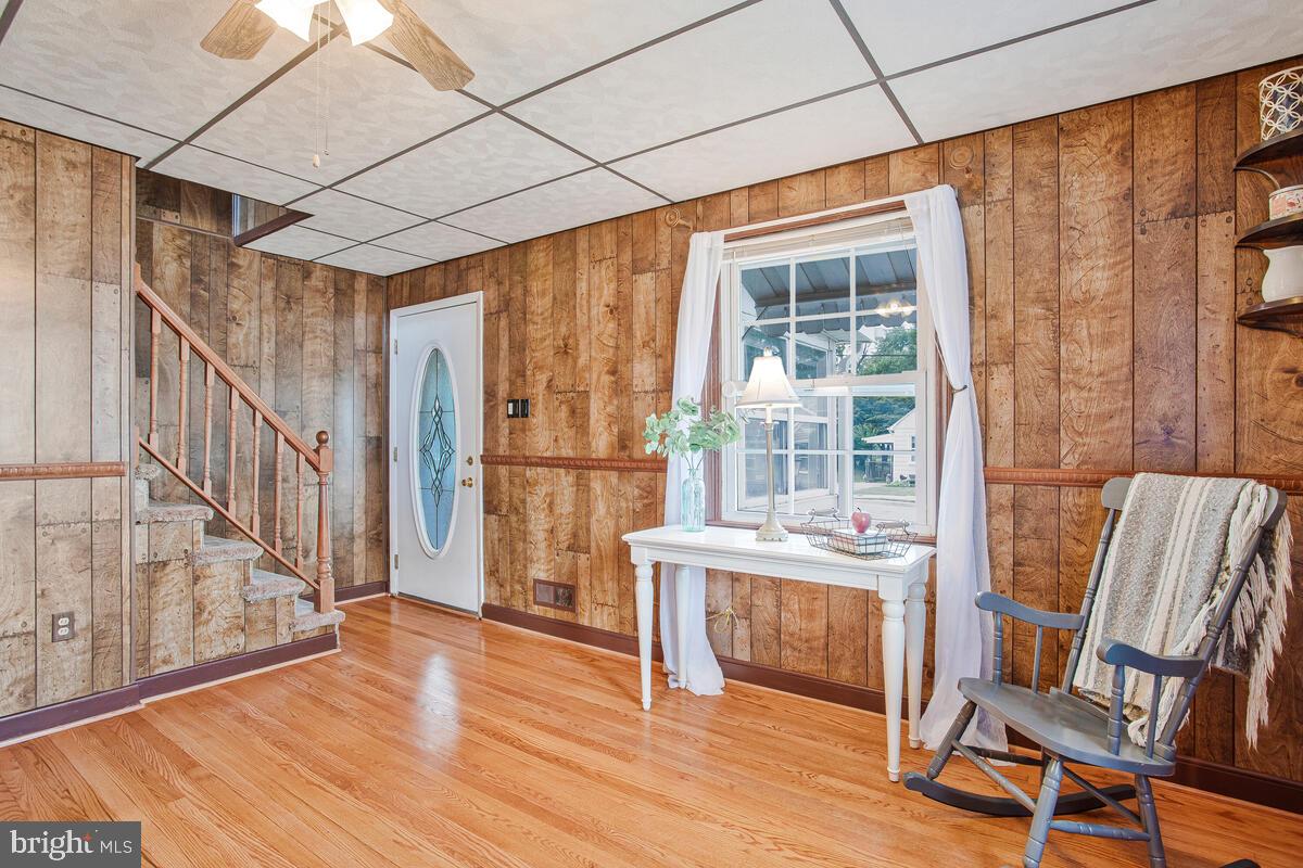 17 Mansion Road Linthicum Heights, MD 21090 - Photo 12 of 42 Living Room