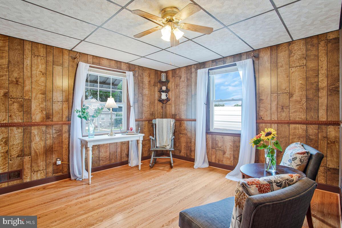 17 Mansion Road Linthicum Heights, MD 21090 - Photo 13 of 42 Living Room
