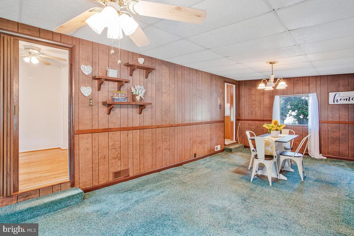 17 Mansion Road Linthicum Heights, MD 21090 - Photo 16 of 42 Family Room