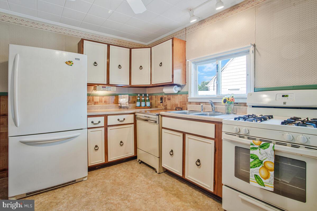 17 Mansion Road Linthicum Heights, MD 21090 - Photo 20 of 42 Kitchen