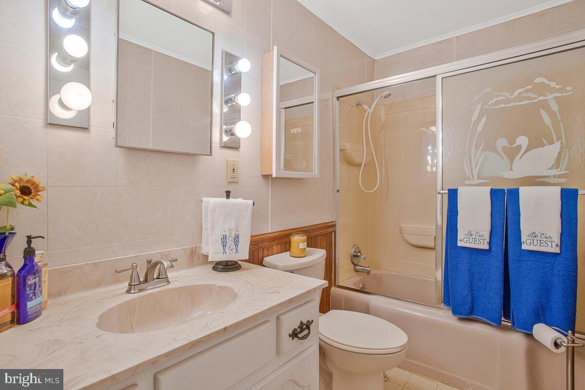 17 Mansion Road Linthicum Heights, MD 21090 - Photo 26 of 42 Main Level Full Bath