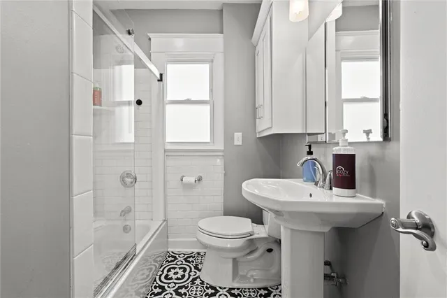 $425,000 | 115 East 49th Street, Kansas City, MO 64112