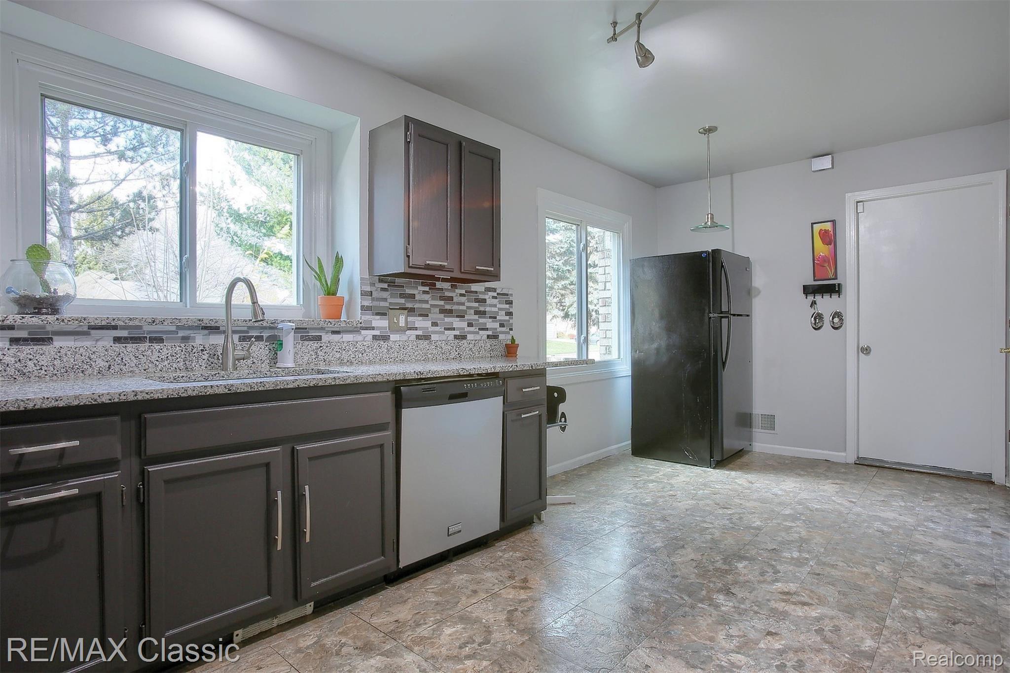 500 Kentucky Drive Rochester, MI 48307 - Photo 9 of 30 9-Kitchen-2nd-View.jpg