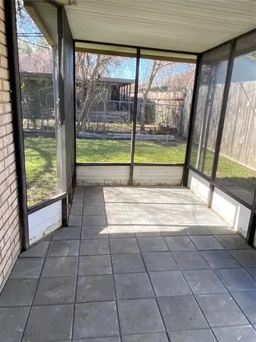 a view of a garden area with an empty room