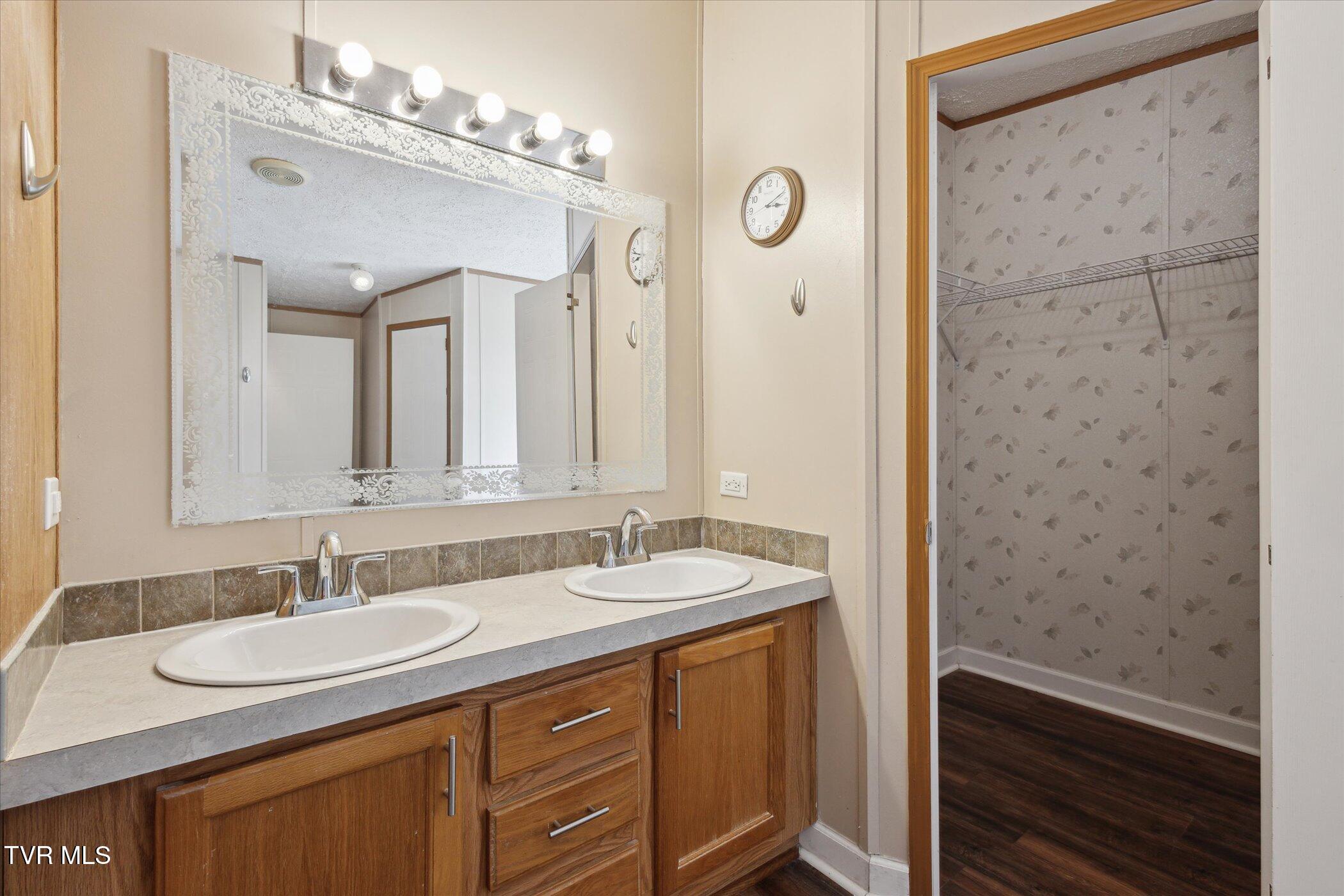 4035 Ridge Road Kingsport, TN 37660 - Photo 9 of 52 28-4035-Ridge-Rd-Kingsport-TN-37660-Wind