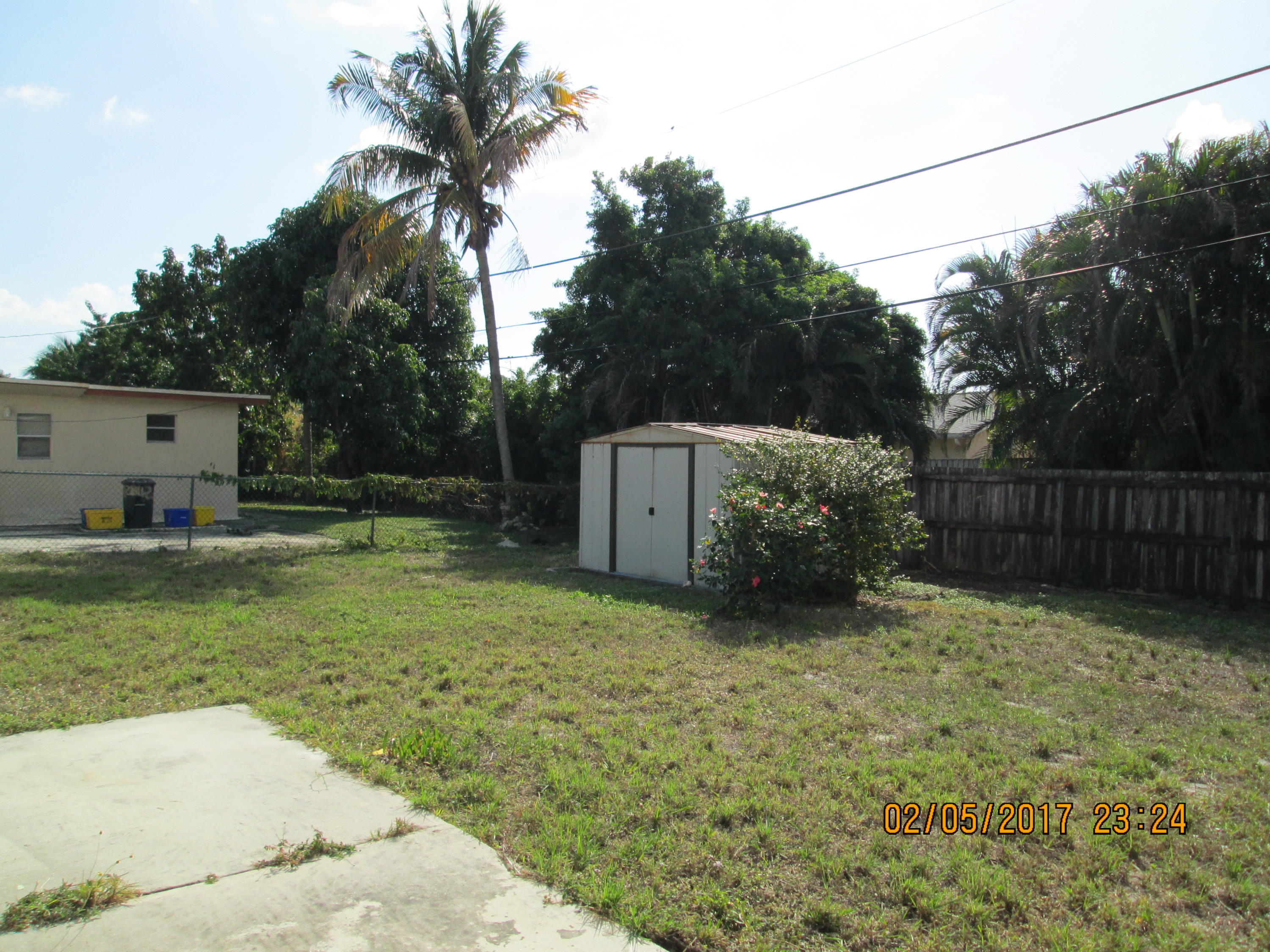2856 Worcester Road Lake Worth, FL 33462 - Photo 17 of 20 Backyard
