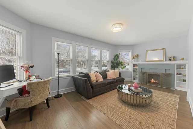 $3,500 | 5910 West Roscoe Street, Unit 1, Chicago, IL 60634