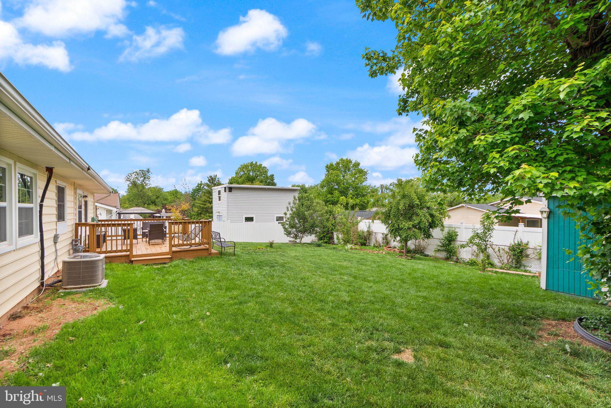 514 West Nettle Tree Road Sterling, VA 20164 - Photo 45 of 49 Spacious living out door enjoyment!
