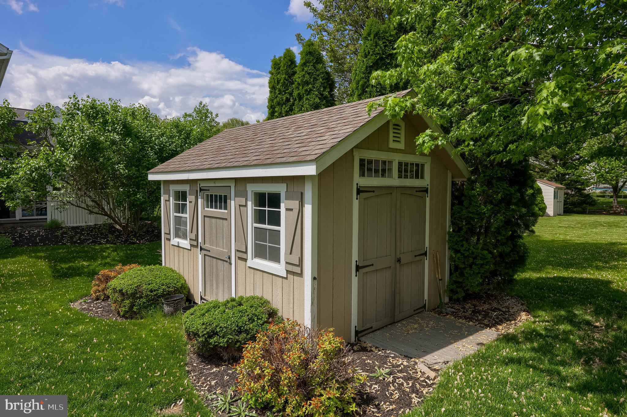 315 Royal Hunt Way Lititz, PA 17543 - Photo 62 of 67 front view of a house with a yard