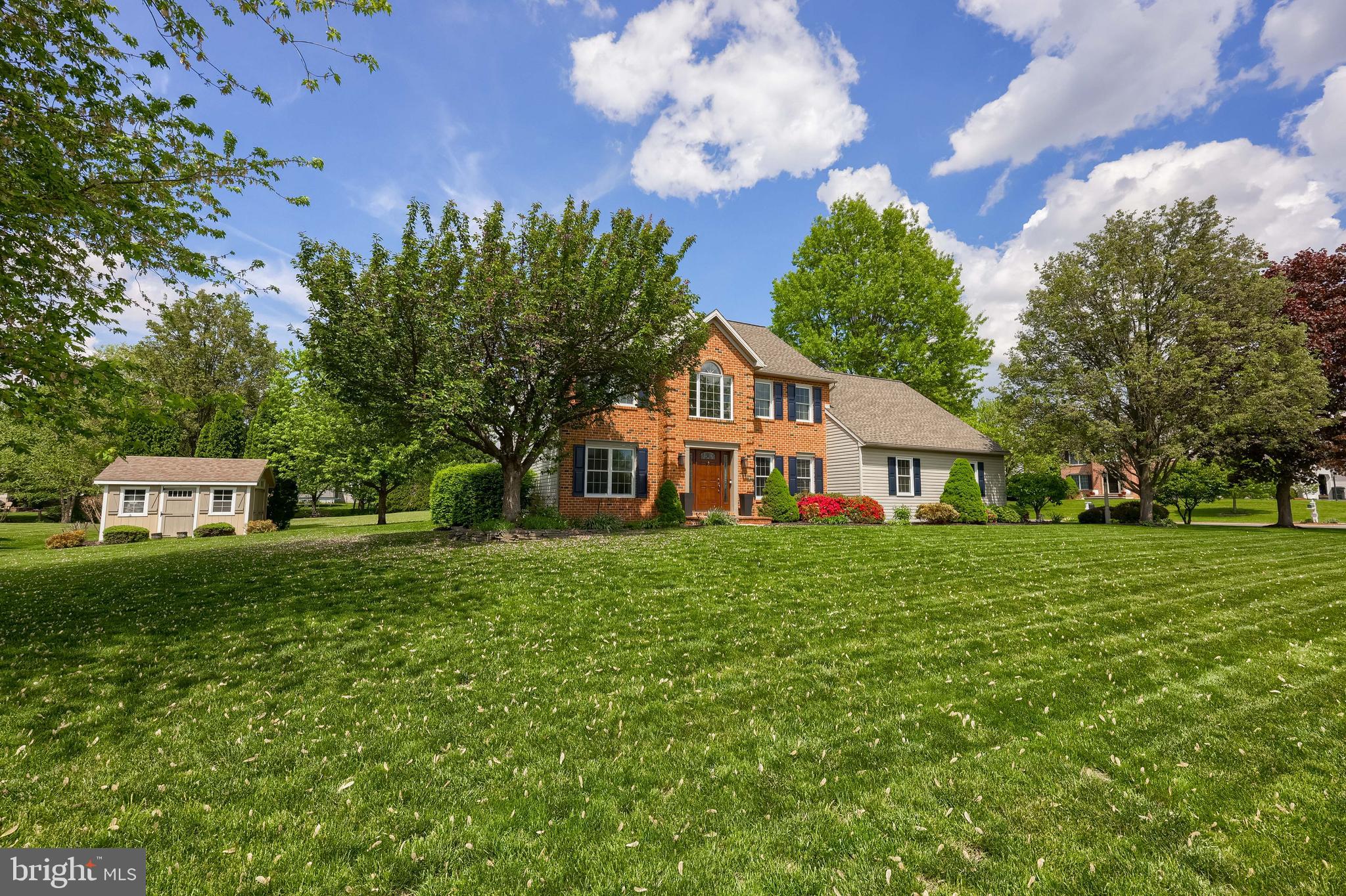 315 Royal Hunt Way Lititz, PA 17543 - Photo 66 of 67 a front view of a house with garden