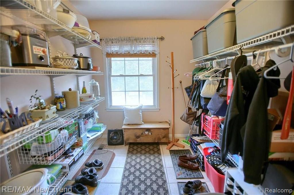 36307 West Lyman Road Farmington Hills, MI 48331 - Photo 26 of 33
