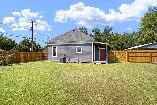 $167,500 | 193 Elm Street, Blessing, TX 77419