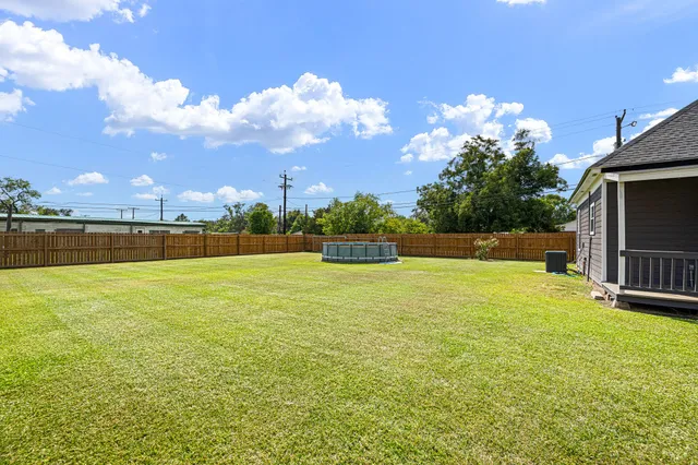 $167,500 | 193 Elm Street, Blessing, TX 77419