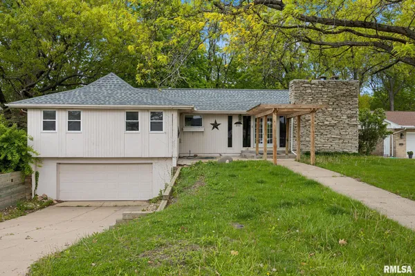 $256,000 | 200 Campanile Drive, East Peoria, IL 61611