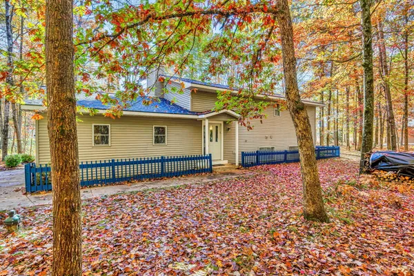 $297,500 | 6161 Fox Run Circle, Unit 622, Canadian Lakes, MI 49346