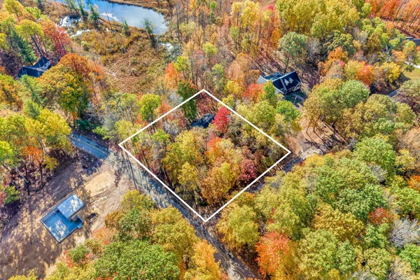 $297,500 | 6161 Fox Run Circle, Unit 622, Canadian Lakes, MI 49346