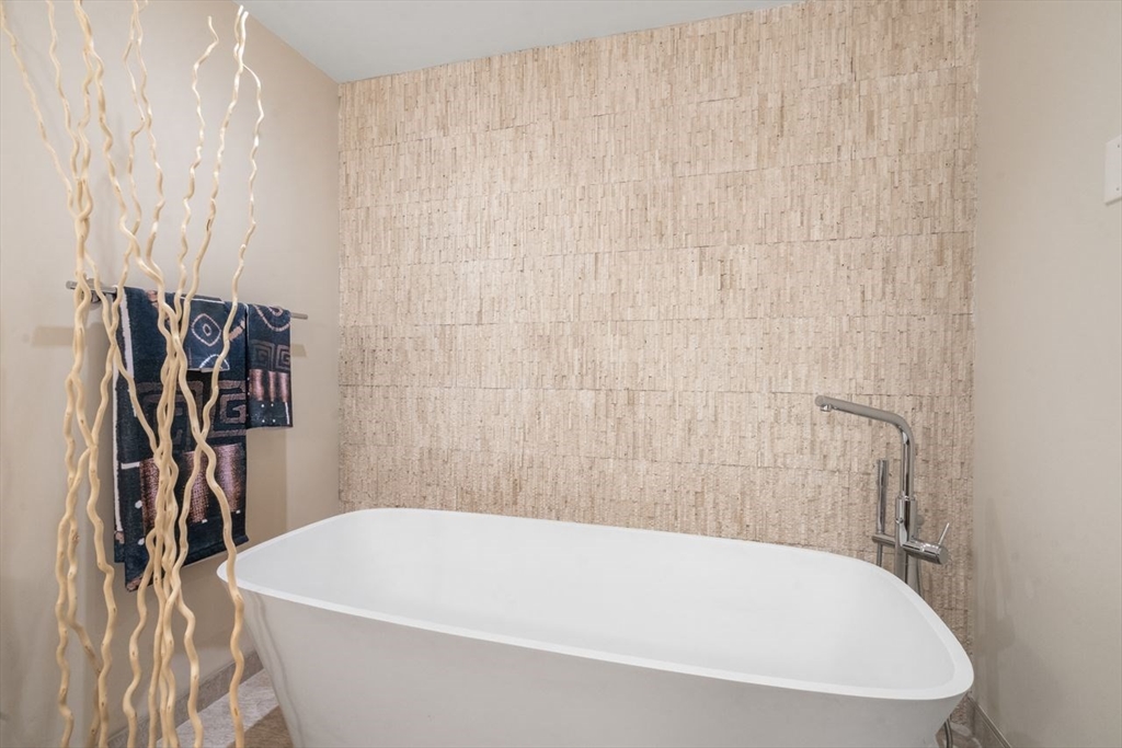 241 Perkins Street, Unit C306 Boston, MA 02130 - Photo 21 of 33 a bathroom with a white bath tub