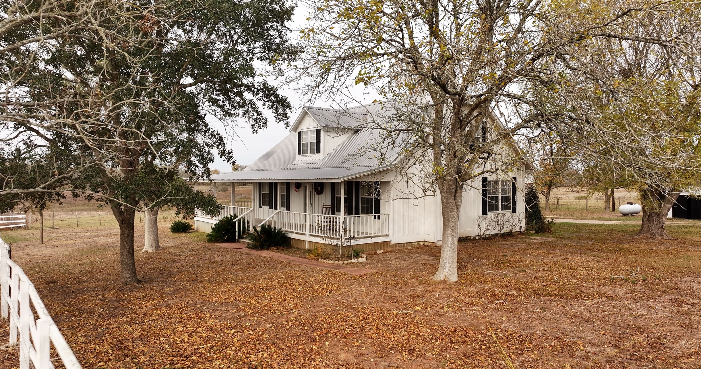 1505 Prairie Valley Road West Point, TX 78963 - Photo 13 of 35