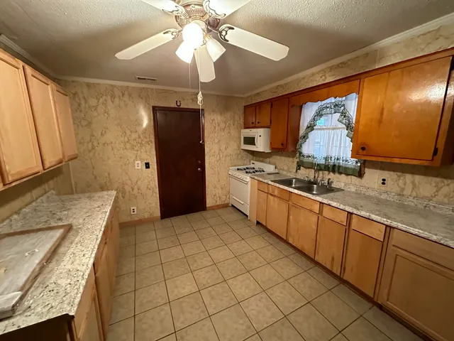 $160,000 | 135 Golden Avenue, Eutawville, SC 29048