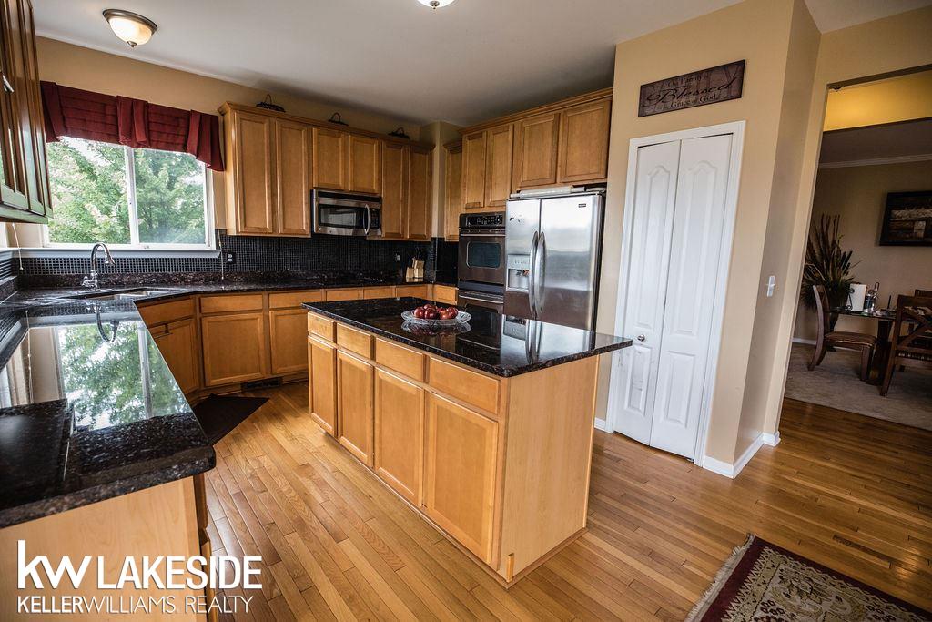 30870 Bradmore Road Warren, MI 48092 - Photo 20 of 41 31390953-19.JPG