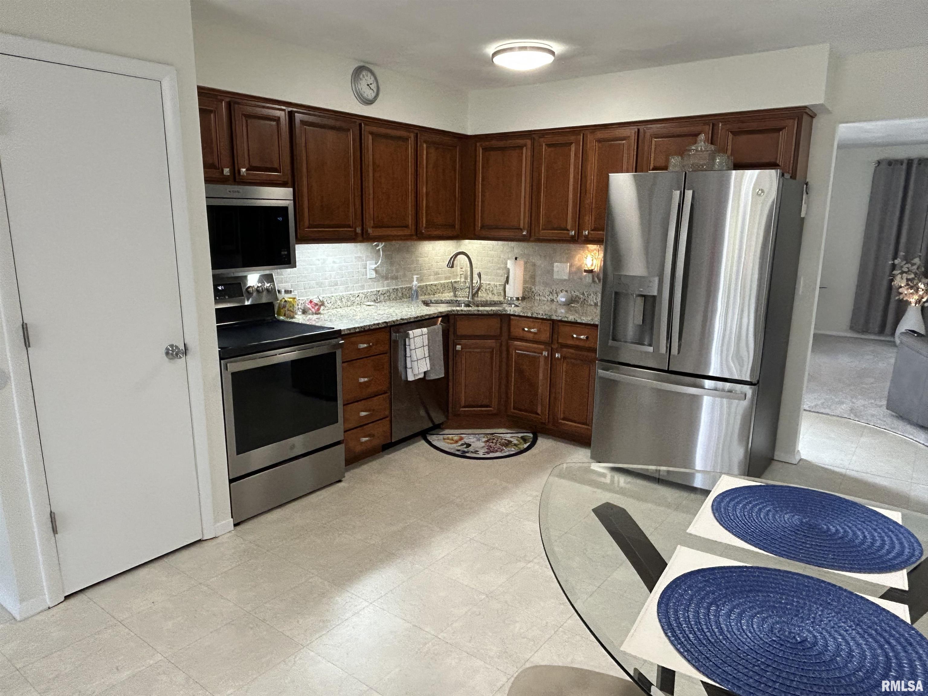 22 Red Oak Lane Springfield, IL 62712 - Photo 3 of 16