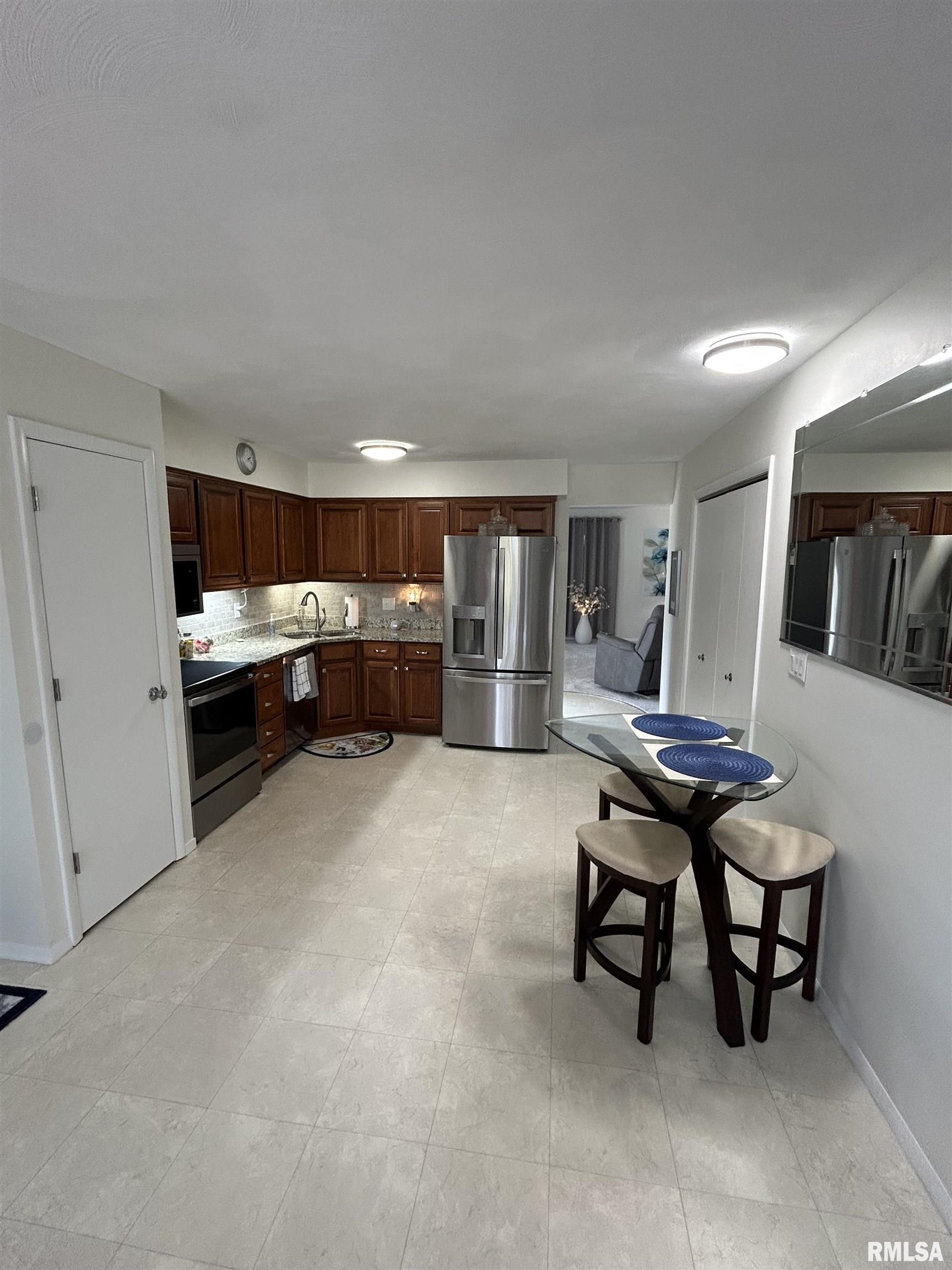 22 Red Oak Lane Springfield, IL 62712 - Photo 4 of 16