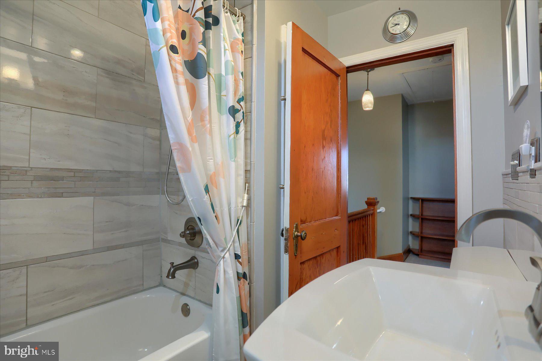 2616 Liberty Parkway Baltimore, MD 21222 - Photo 19 of 41 a bathroom with a tub sink and mirror