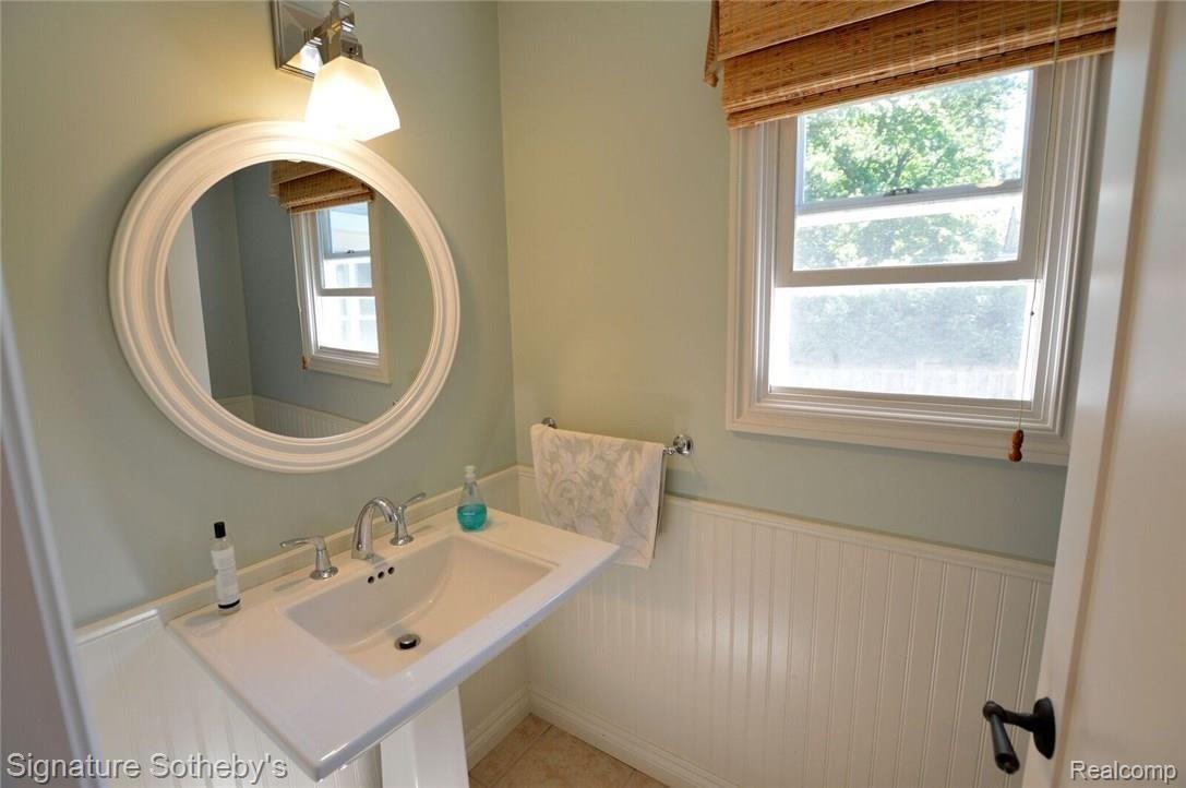 2427 Windemere Road Birmingham, MI 48009 - Photo 16 of 42 First Floor Powder Room