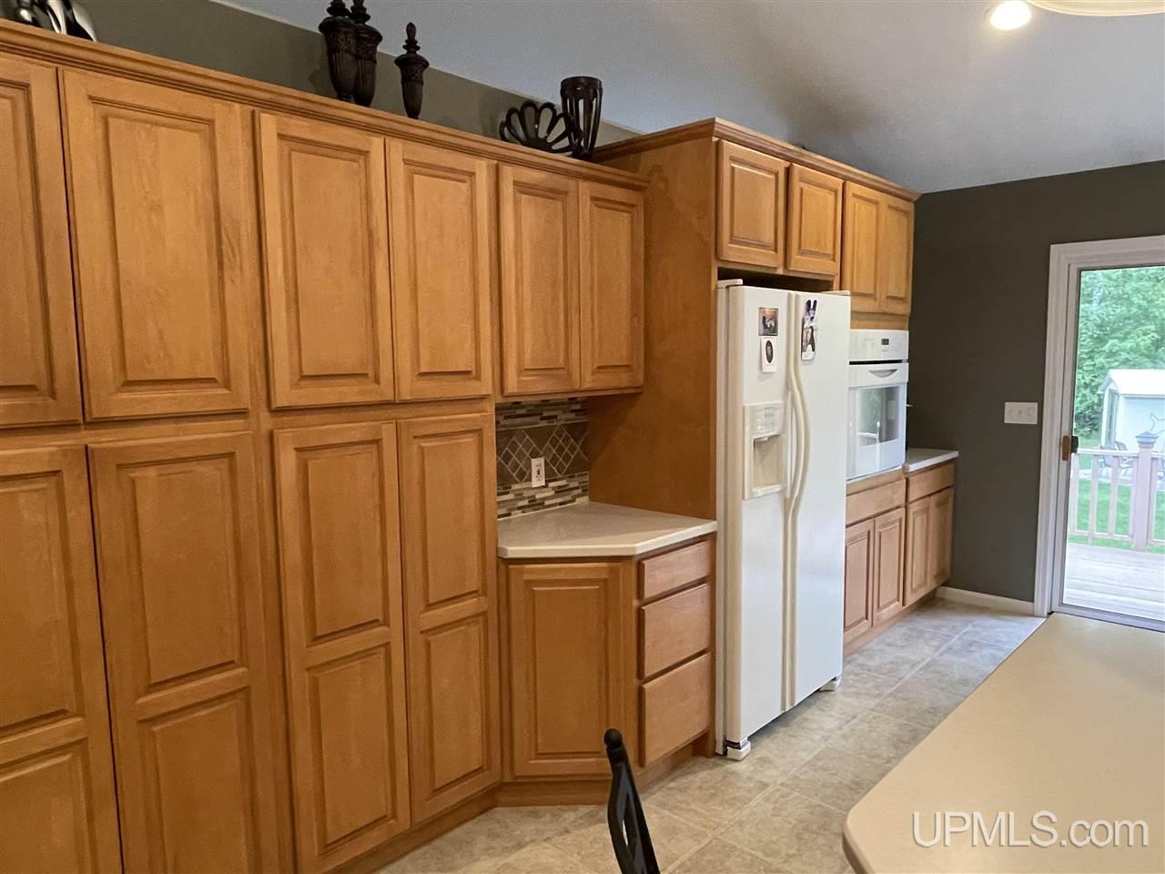 154 Lakeside Road Manistique, MI 49854 - Photo 12 of 55 Gallery Image 12