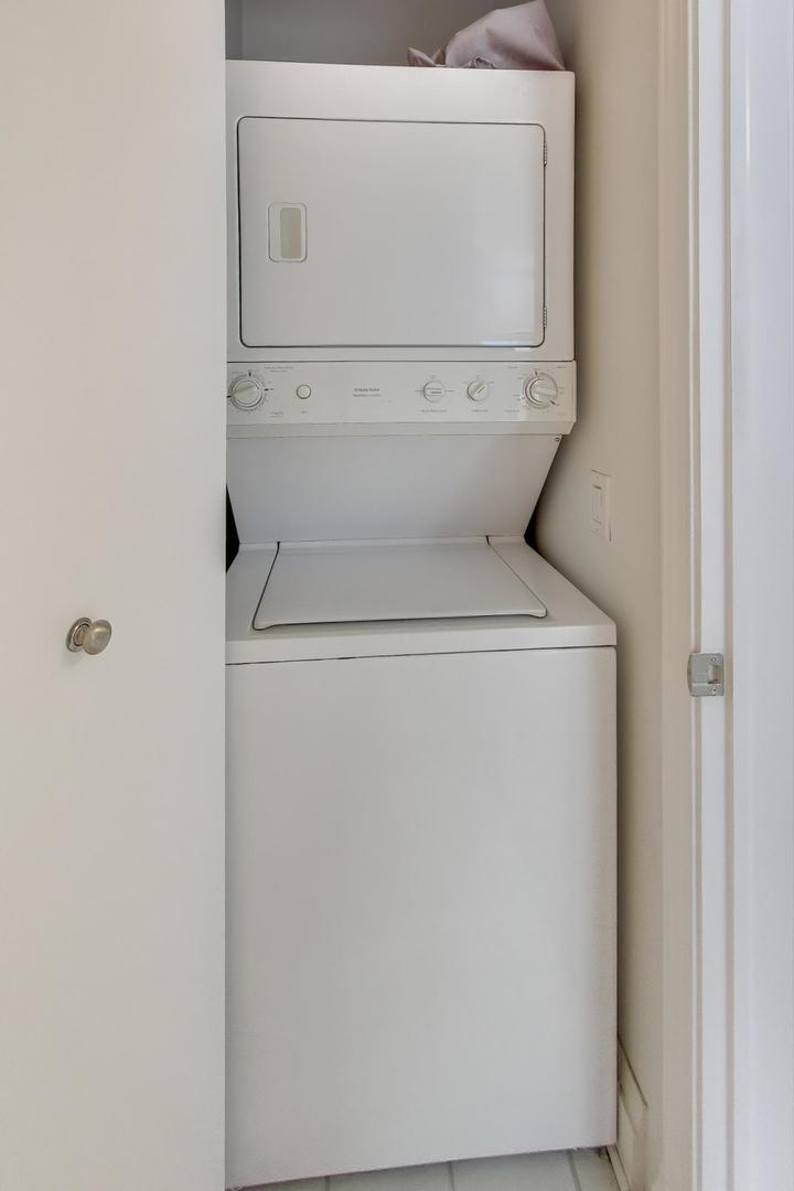 33 West Ontario Street, Unit 46C Chicago, IL 60654 - Photo 17 of 32 a close up of a washer and dryer