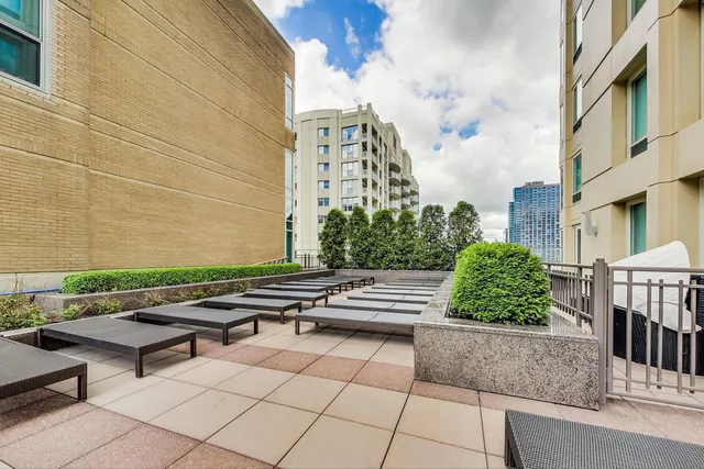 $2,399 | 33 West Ontario Street, Unit 46C, Chicago, IL 60654