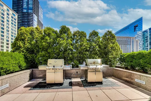 $2,399 | 33 West Ontario Street, Unit 46C, Chicago, IL 60654