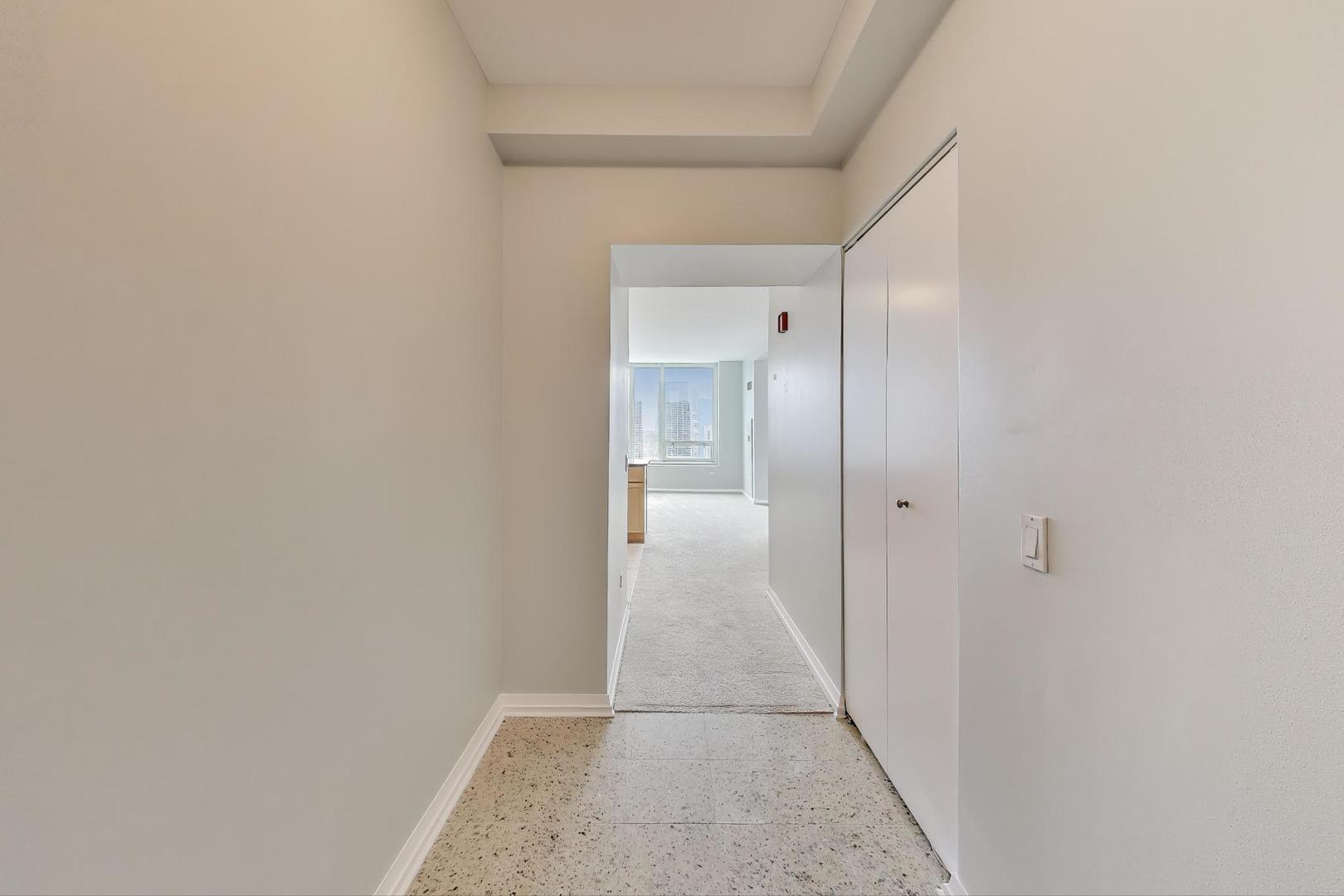 33 West Ontario Street, Unit 46C Chicago, IL 60654 - Photo 4 of 32 a view of a hallway