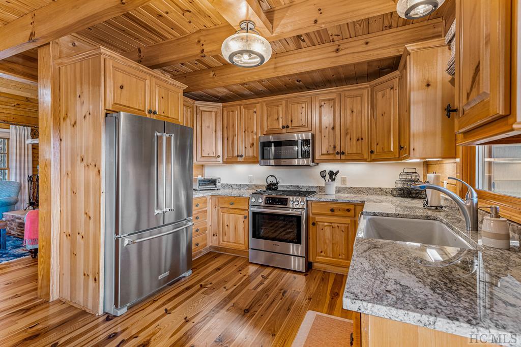 271 B Rendezvous Ridge, Unit B Cashiers, NC 28717 - Photo 13 of 35 Gallery Image 13