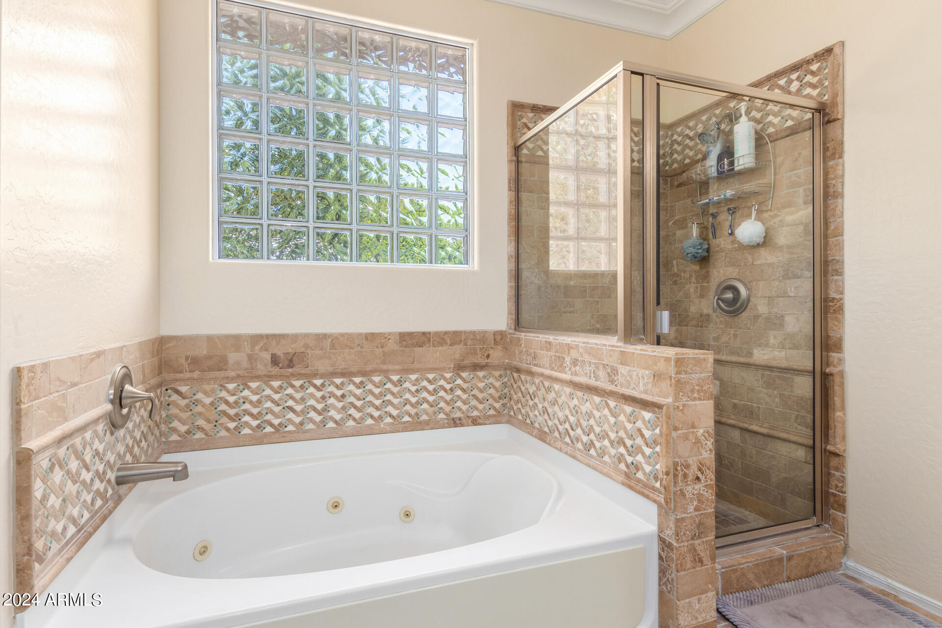 3360 East Morrison Ranch Parkway Gilbert, AZ 85296 - Photo 30 of 75 Jetted tub with stone surround