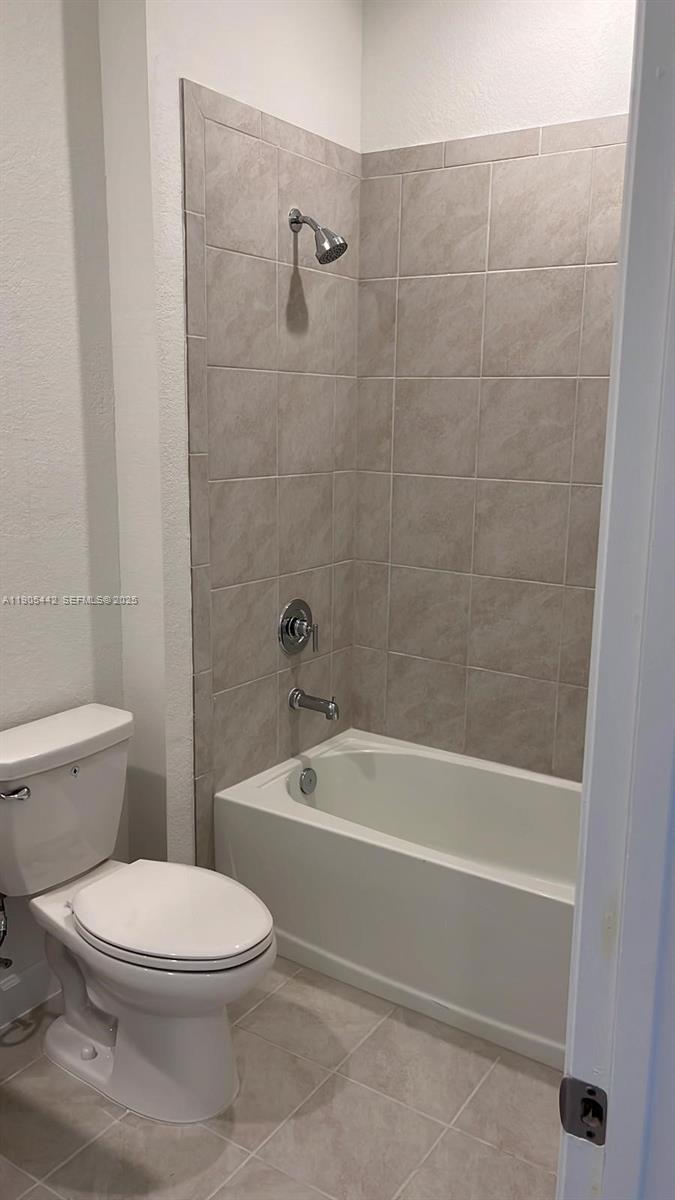 606 Southwest 12th Avenue Homestead, FL 33030 - Photo 11 of 20 a bathroom with a toilet and a bath tub
