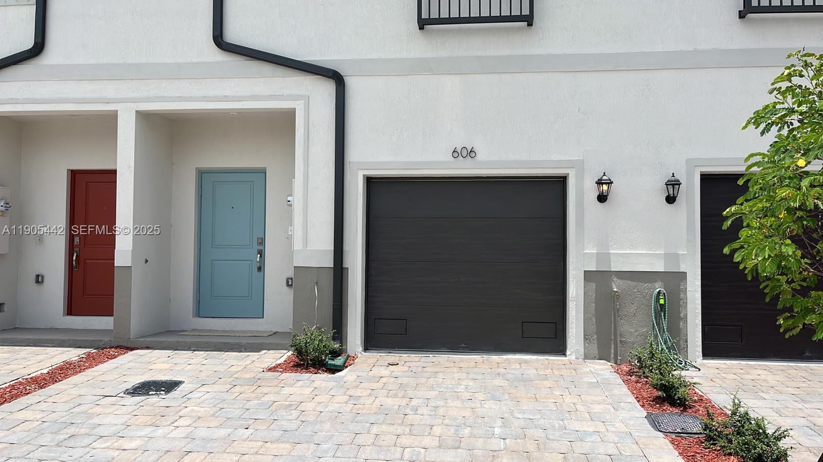 606 Southwest 12th Avenue Homestead, FL 33030 - Photo 3 of 20 a front view of a house