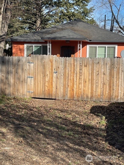 212 West 4th Street Tonasket, WA 98855 - Photo 16 of 24 a front view of a house with a yard