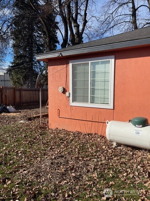 212 West 4th Street Tonasket, WA 98855 - Photo 20 of 24 a front view of a house with a yard