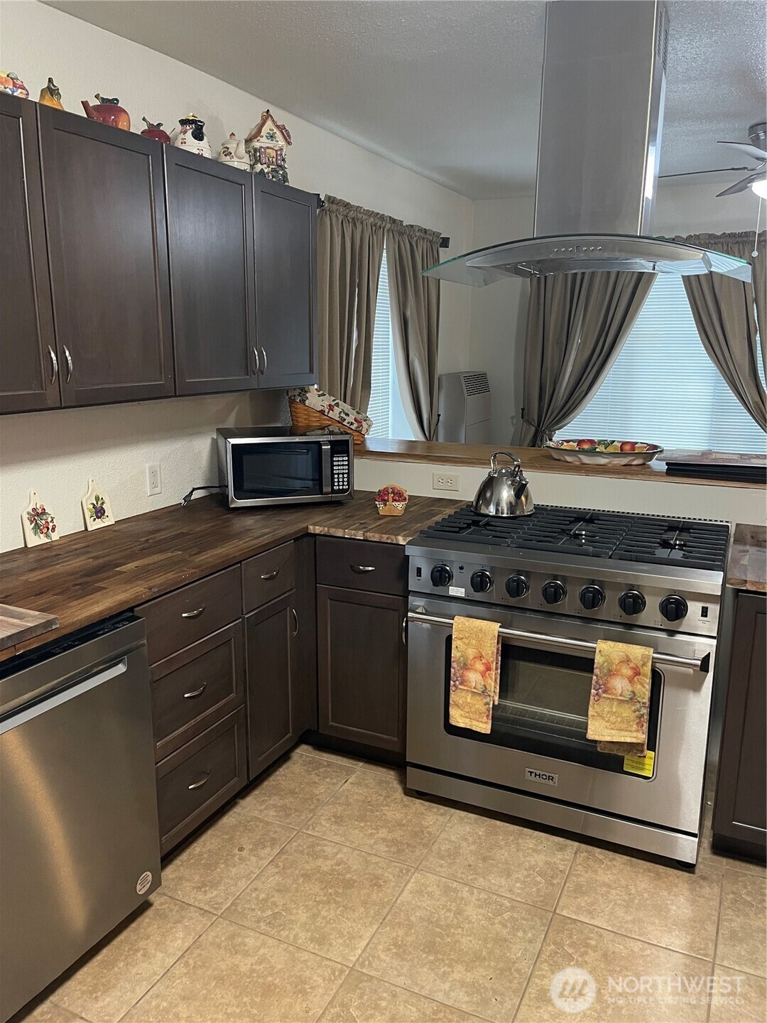 212 West 4th Street Tonasket, WA 98855 - Photo 6 of 24 a kitchen with a stove and a sink