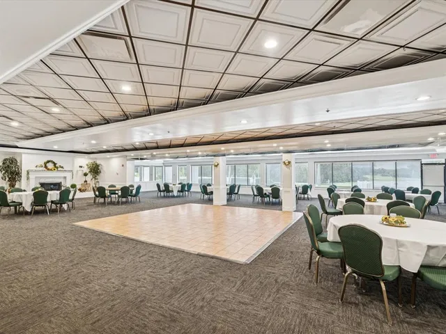 a very nice looking room with lots of furniture and lots of furniture