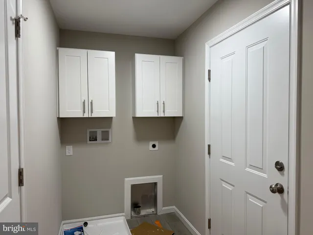 a view of backyard with tub