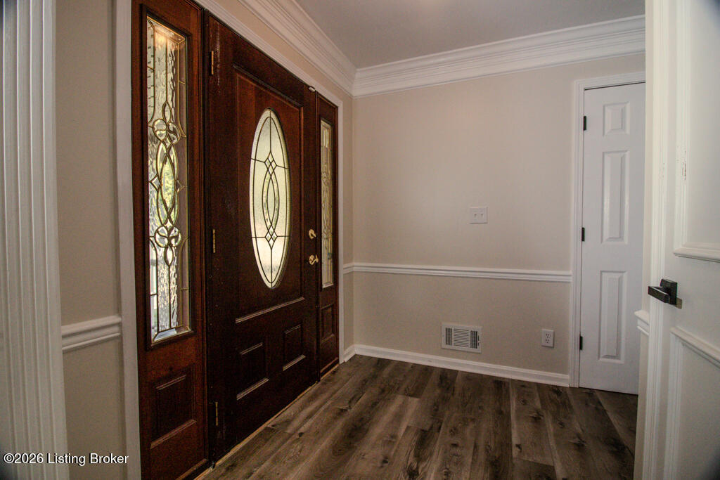 10700 Back Run Road Louisville, KY 40299 - Photo 4 of 55 warm tones at front door